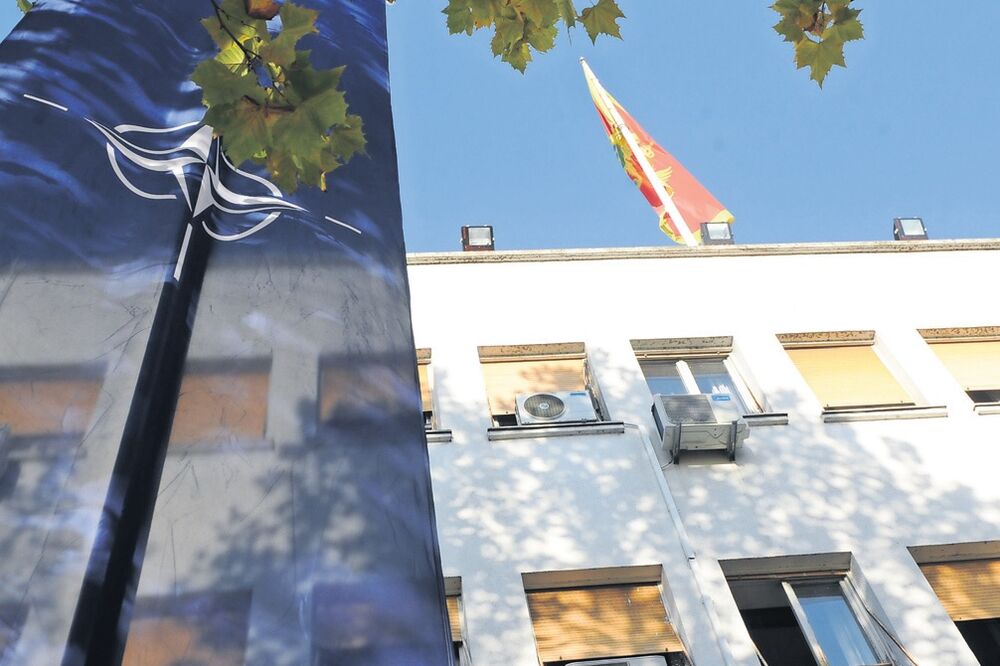 Skupština, zastave, Foto: Boris Pejović