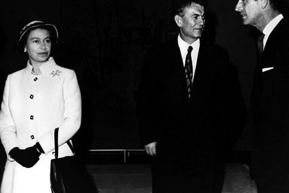 Kraljica Elizabeta II u Crnoj Gori (Novine)