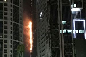 Požar u soliteru u Dubaiju