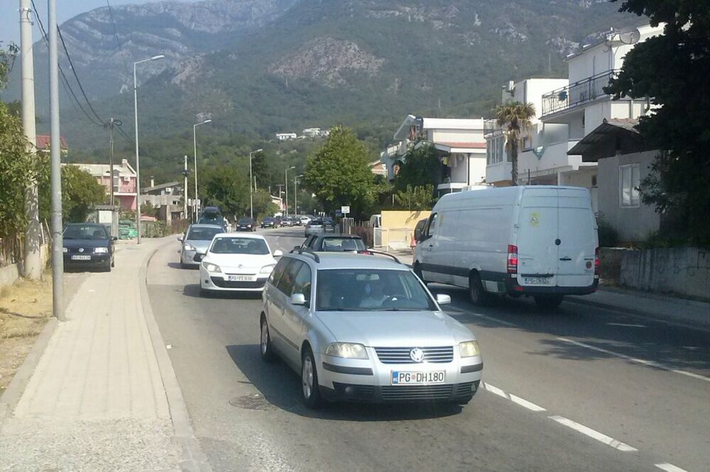 Kolona, Foto: Čitalac "Vijesti"