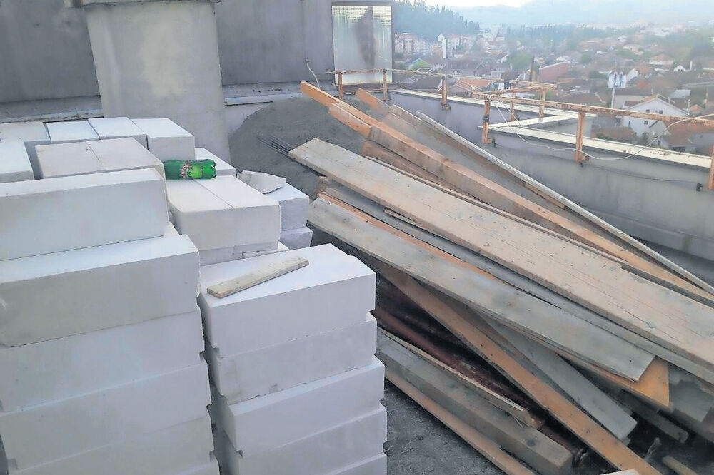 nelegalna gradnja, Trg Božane Vučinić, Foto: Privatna arhiva