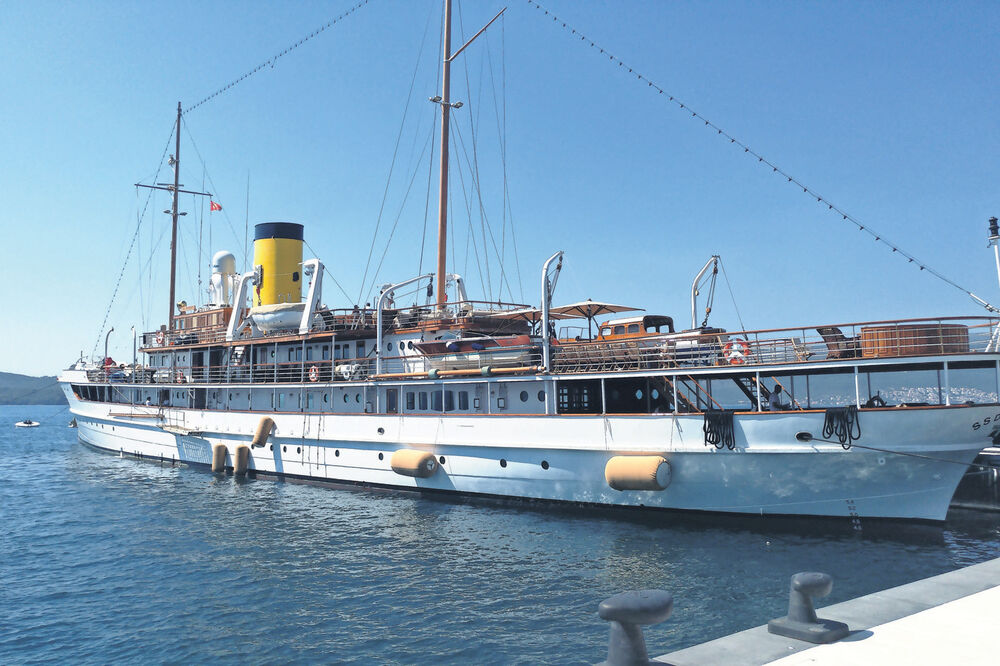 Jahta, Delphine, Foto: Siniša Luković