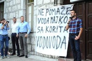 URA DPS-u: Naša budućnost je slobodno Cetinje, a vaša prugaste...