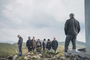 Za početak snažna priča o 10 muškaraca, ratnih veterana, koji su...