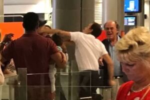 Okršaj na aerodromu u Nici: Putnik sa bebom u rukama odgurnuo...