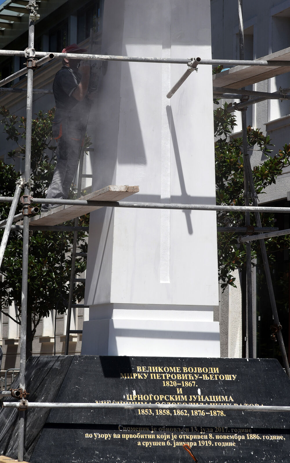 Spomenik Mirku Petroviću