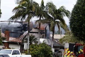 Kalifornija: Mali avion pao na kuću, poginulo pet osoba