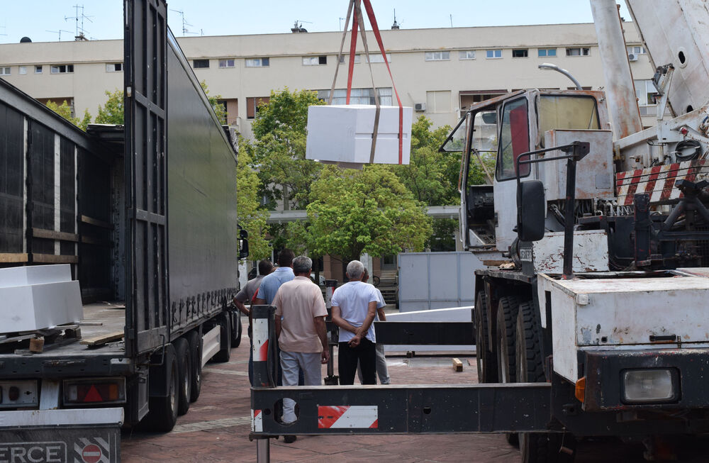 postavljanje spomenika, trg