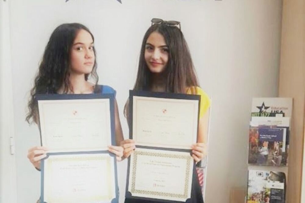 Maša Vujadinović, Sara Jovović, Foto: Facebook