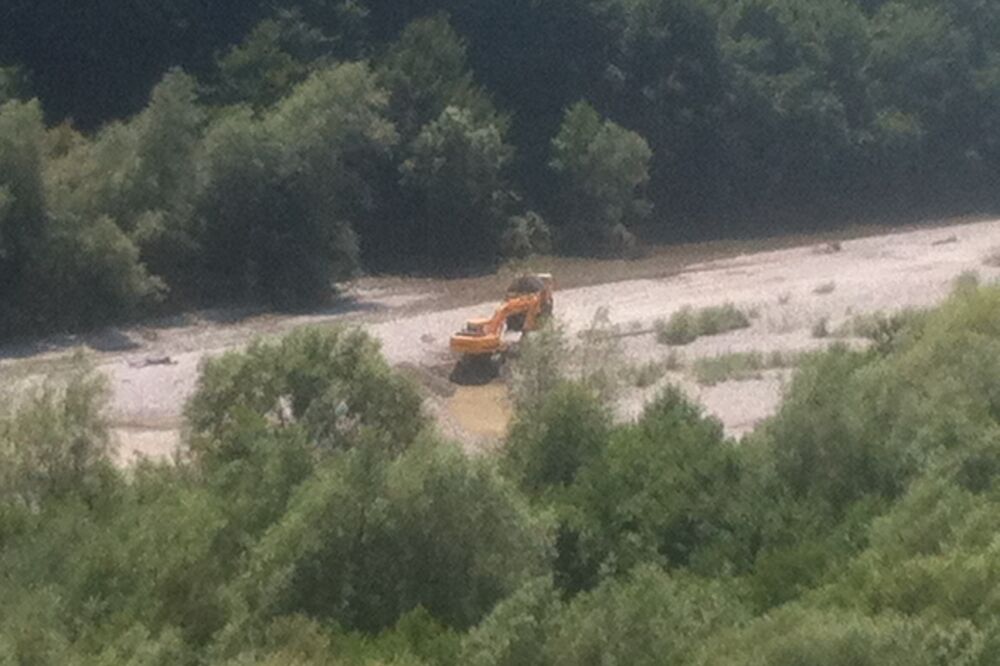 bager, Trešnjevo, Andrijevica, Foto: Čitalac "Vijesti"