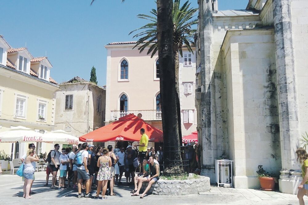 Trg Belavista, Trg od knjige, Foto: Slavica Kosić