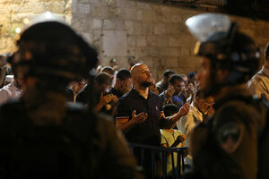 Sukobi Palestinaca i izraelskih bezbjednjaka u blizini svetilišta,...