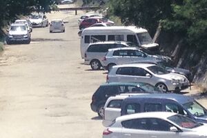 Parking nikao u koritu rijeke