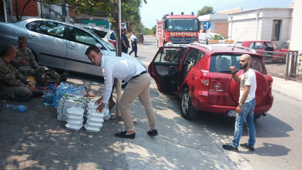 Krašići donacija hrane i pića vatrogascima