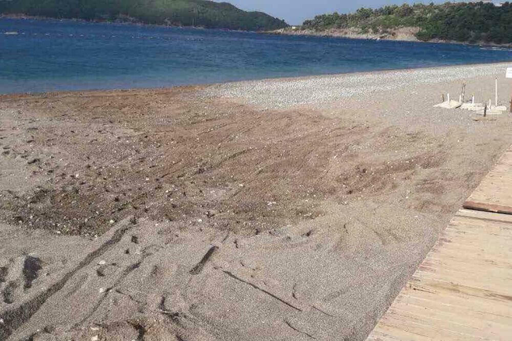 Bečićka plaža vodovod, Foto: Vuk Lajović