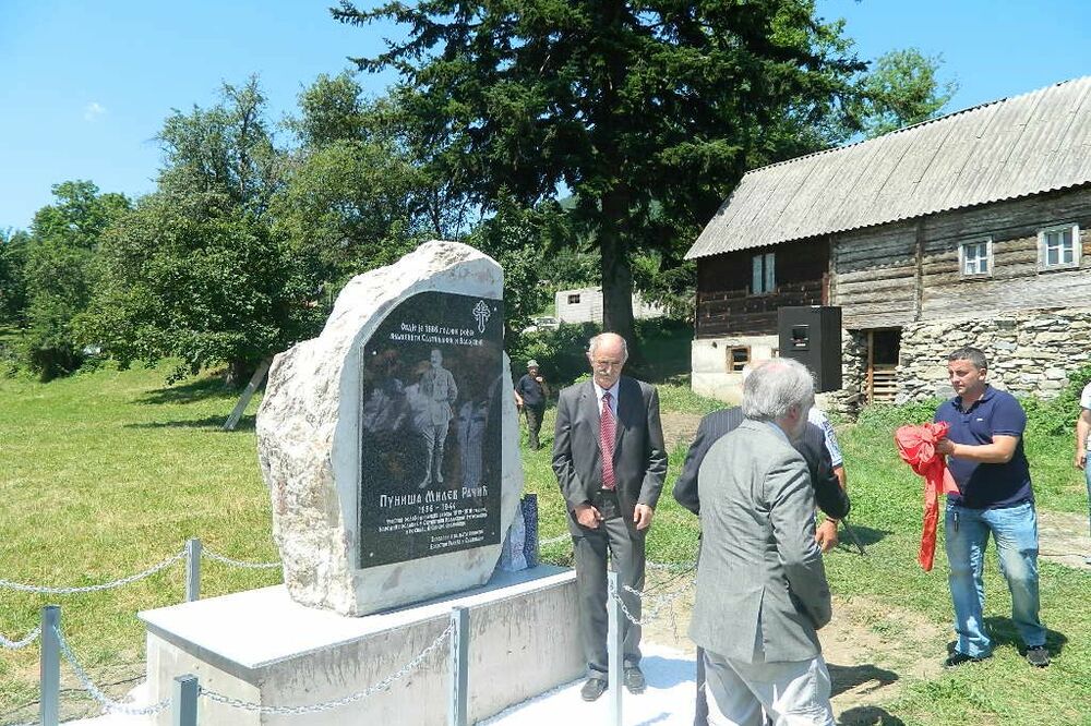 Spomenik, Puniša Račić, Foto: Tufik Softić