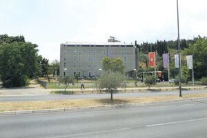 Bizarni skup u hotelskom podrumu