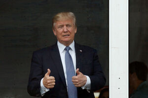 Tramp: Pripadnici narkokartela bacaju vreće droge preko zida,...