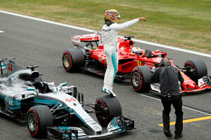 Hamiltonu pol-pozicija u Silverstonu, još korak od rekorda Šumahera