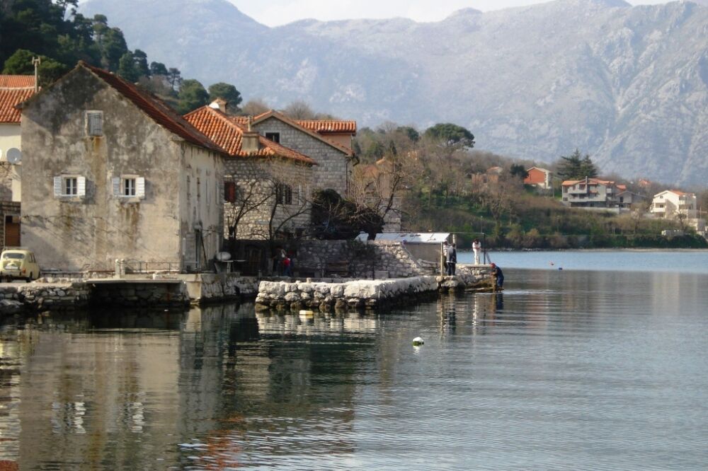 more, prčanj, kuća pored mora, Foto: Siniša Luković
