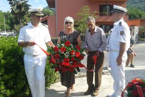 Tivat: Gradonačelnica položila vijenac sa kapetanom Pajovićem i...