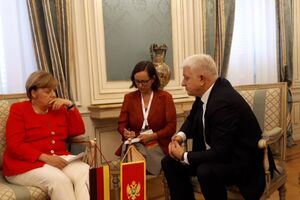 Marković Merkelovoj: Sada je prava prilika da posjetite Crnu Goru