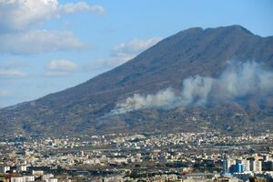 Italijani uplašeni zbog dima kod Vezuva