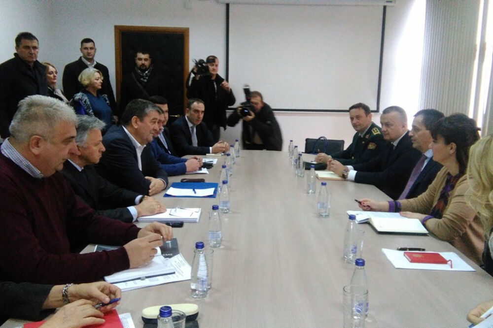 Sa sastanka, Foto: Svetlana Mandić