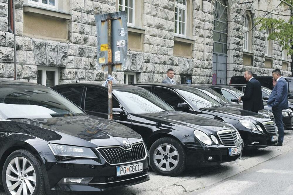 Vlada službena vozila, Foto: Boris Pejović