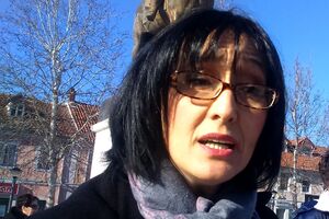 Glasovi protiv glasova iz tame