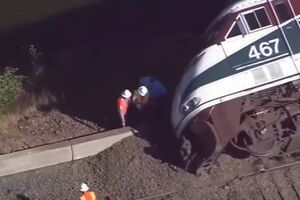 SAD: Voz sa 267 putnika iskočio iz šina