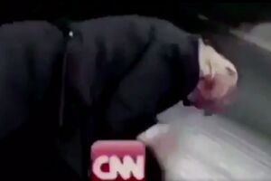 Tramp objavio video na kome "udara" čovjeka sa logom CNN-a