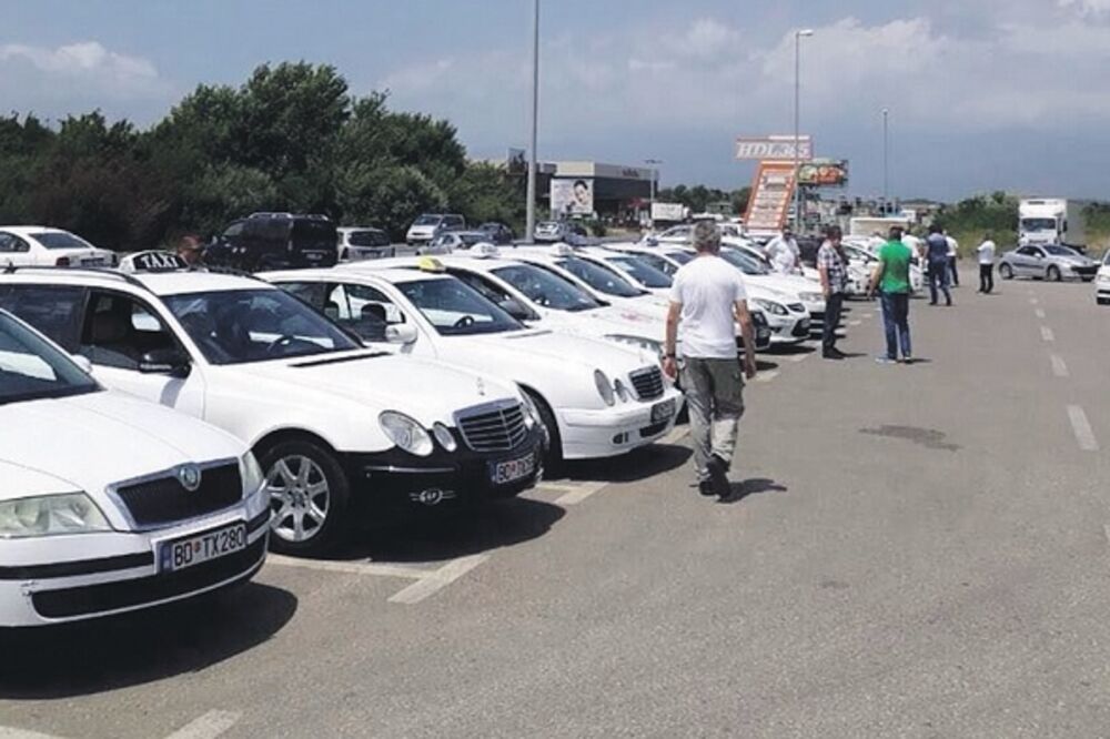 Budvanski taksisti, Foto: Vuk Lajović