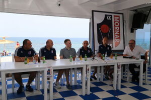 Zvanično: Mihailo Pavićević novi trener Mornara, stigli Vranješ,...