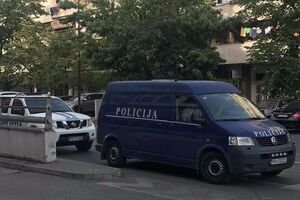 Vijesti u pola sedam: Policija pretresa stan lidera Pokreta za...