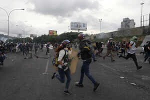 Maduro: Iz ukradenog helikoptera napali zgradu suda u Karakasu