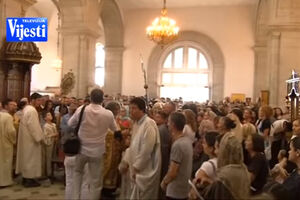 Nikšić: Crkva upriličila svečani doček moštiju Svetog Nektarija...