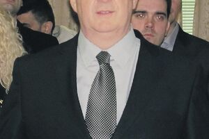 "Kada je Đačić mogao sebi da kupi novu “škodu”, može i osnovcima...