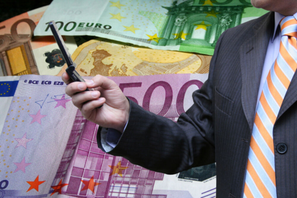 mobilni telefon, novac, Foto: Shutterstock.com