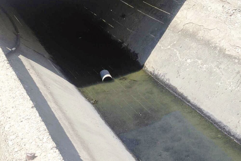 kanal, fekalije, Ulcinj, Foto: Samir Adrović