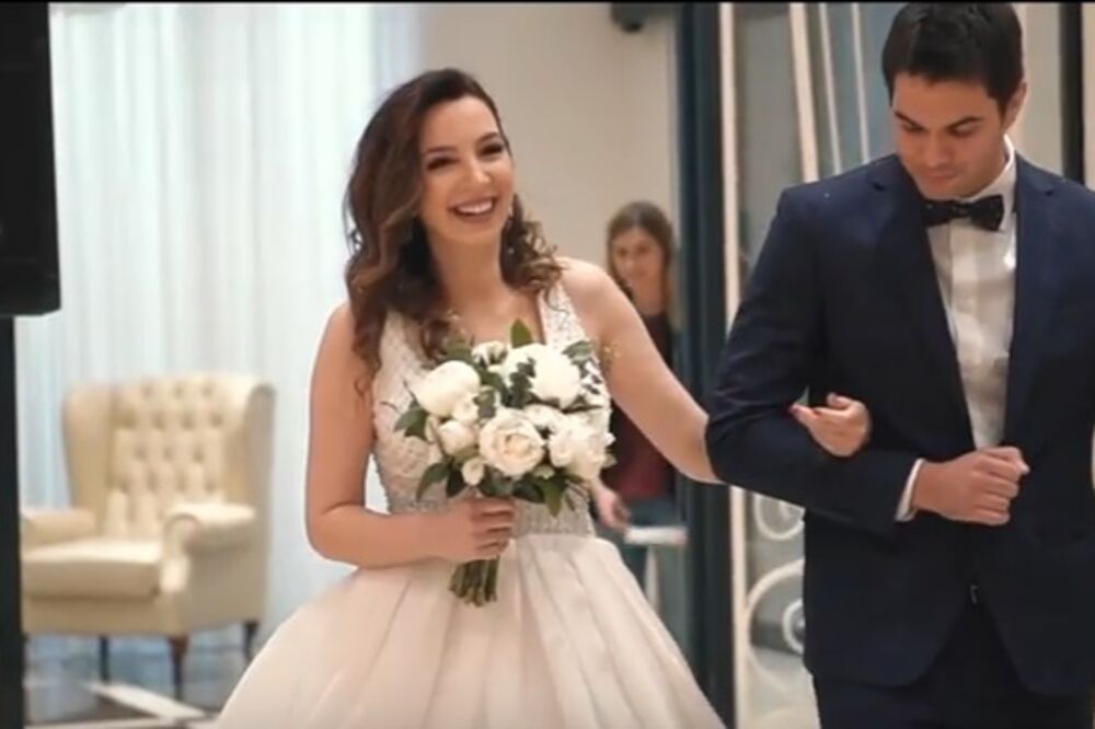 Pjesma Luda, Foto: Screenshot (YouTube)