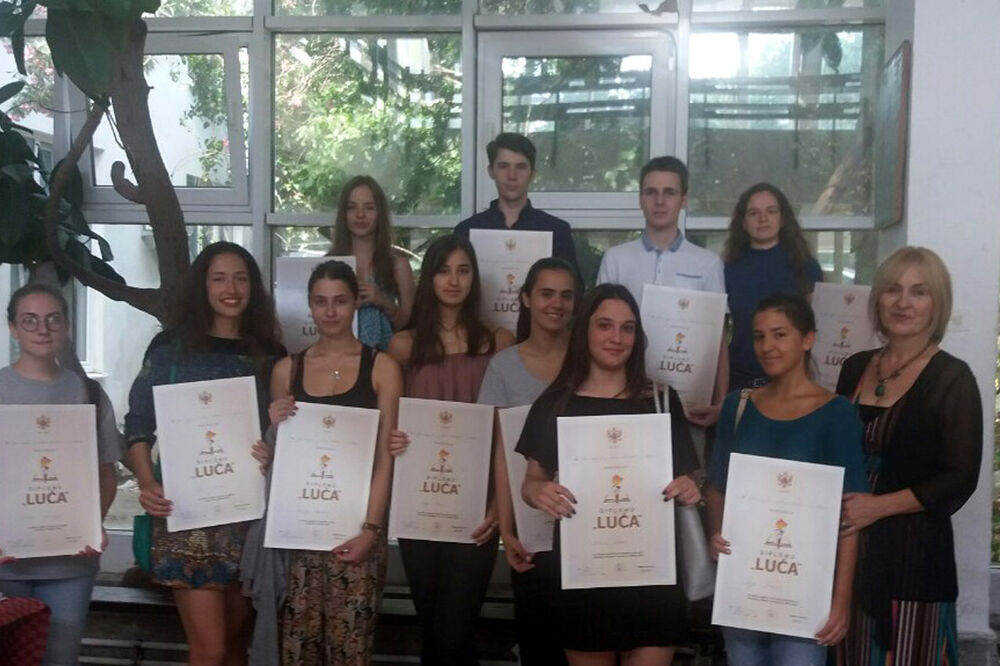 Lučonoše, Gimnazija Niko Rolović Bar, Foto: Privatna arhiva