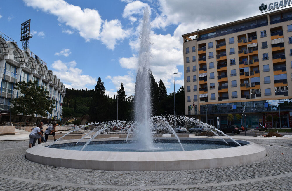 Trg Argentina, fontana