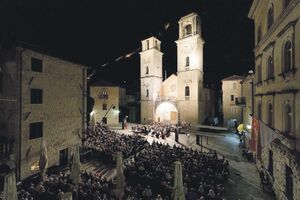 Stotinu programa za mjesec dana