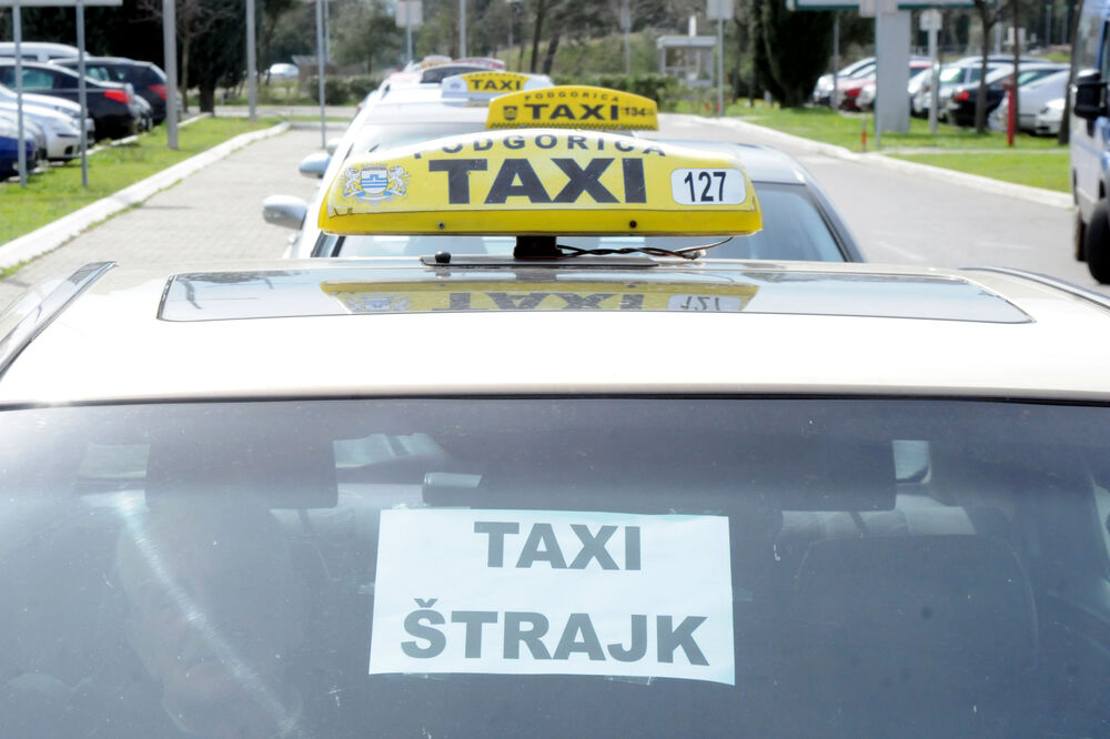 Taksisti, protestna vožnja Podgorica, Foto: Luka Zeković