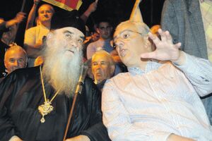 Rat je (nekome) banja