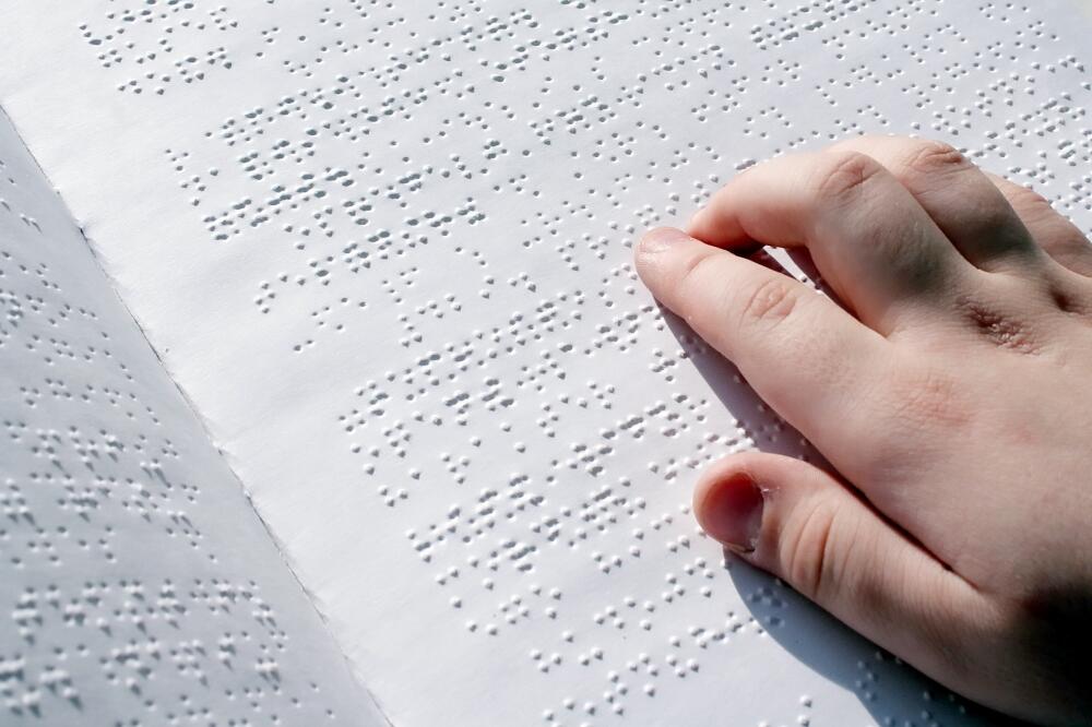 Knjiga za slijepe, brajevo pismo, Foto: Shutterstock