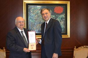 Vujanović odlikovao direktora Aleksandrijske biblioteke