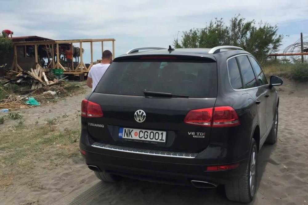 službeno vozilo Veselin Grbović, Foto: Čitalac Vijesti