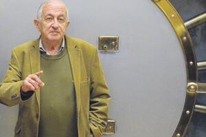 Pobunjenik protiv crkve, klase, porodice